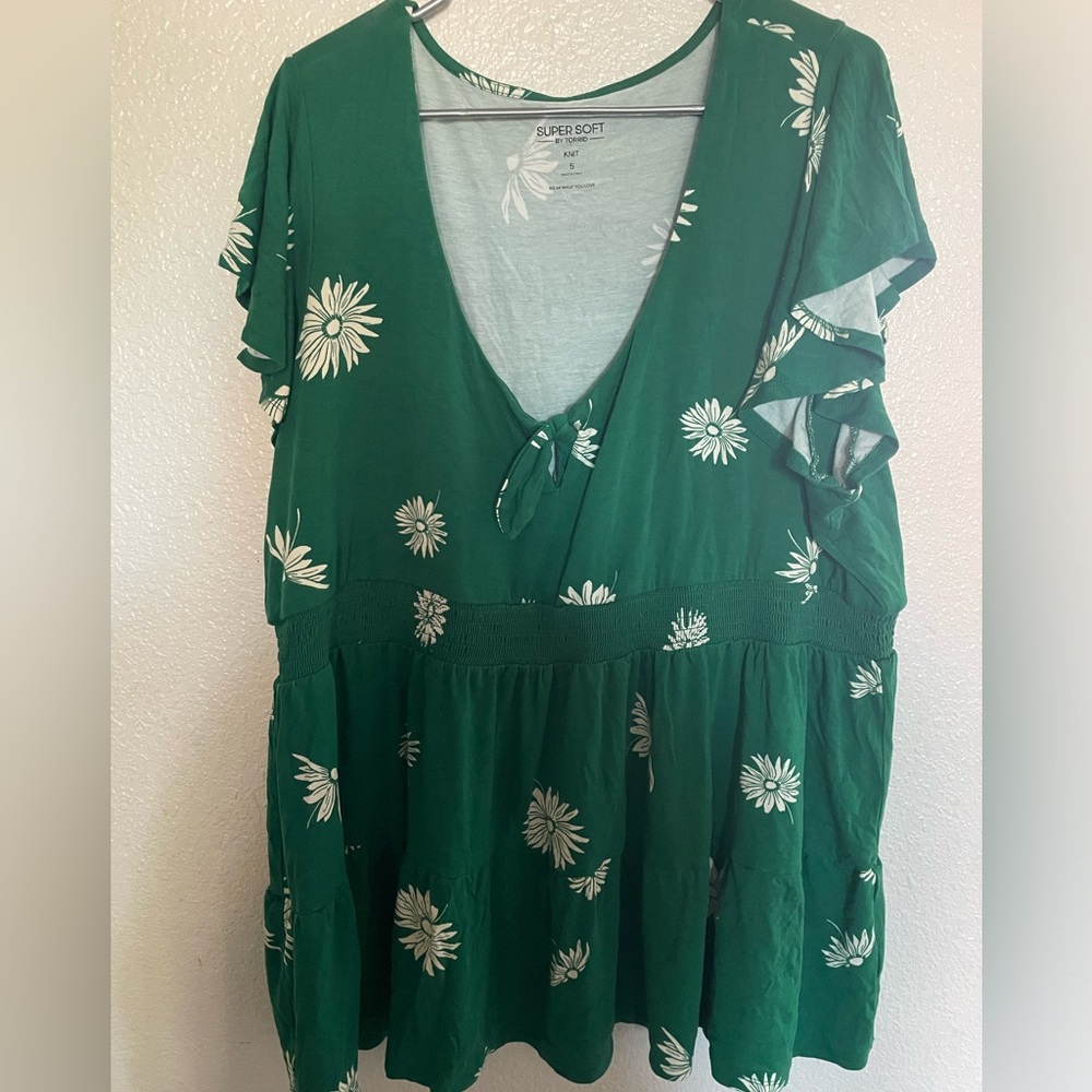 Torrid Green Floral Top SZ 5